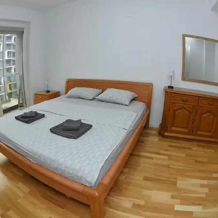 Royal Apartment-familyhaven,park,modern And Luxury Skopje